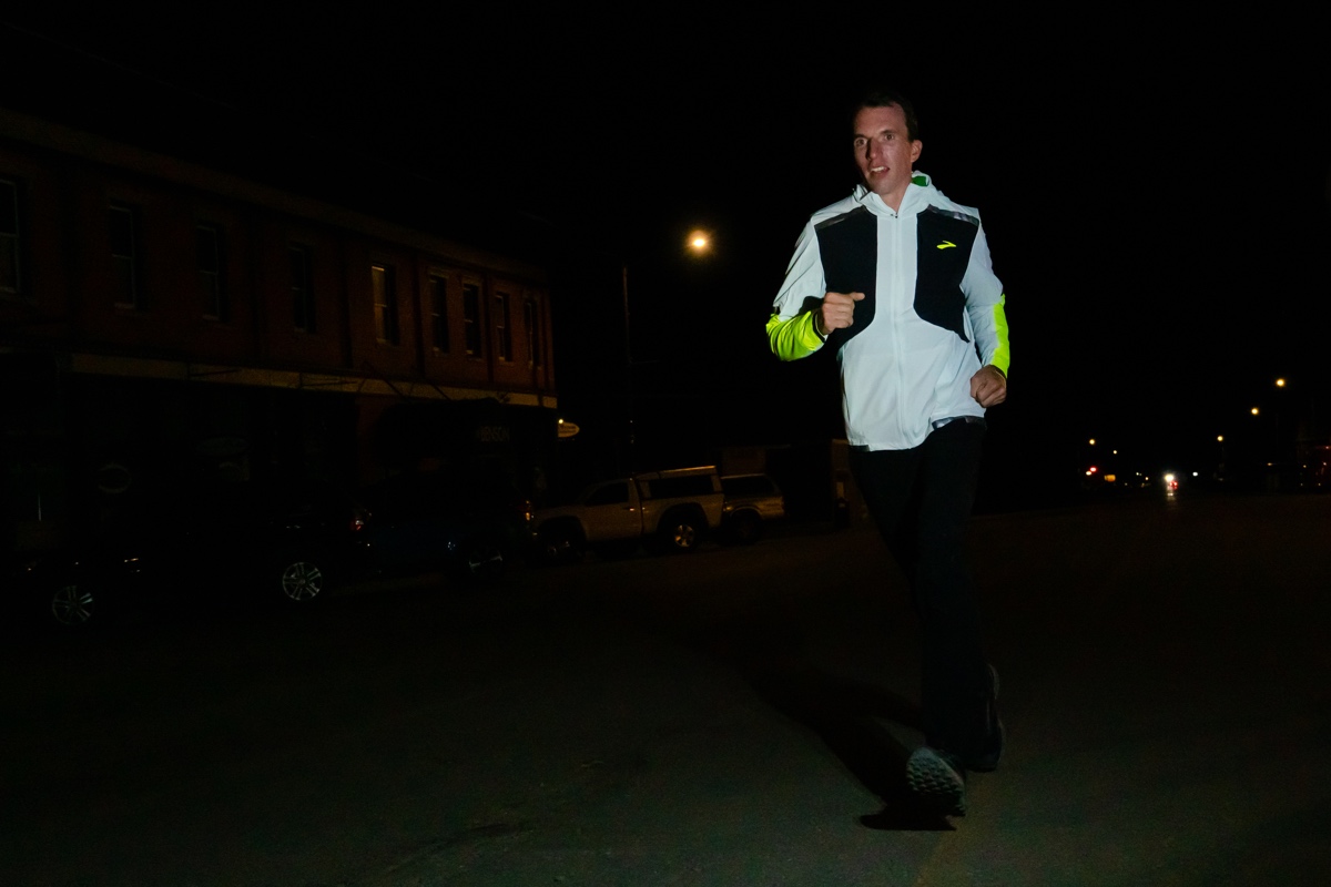 Simket Led Light Up Running Vest Reflective Vest for Walking at Night, High  Visibility Night Running